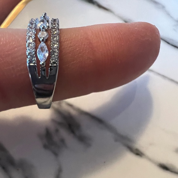 Sterling Silver floating cubic zirconia band ring - Picture 7 of 12